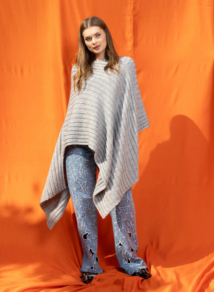 Thea Chandra Poncho