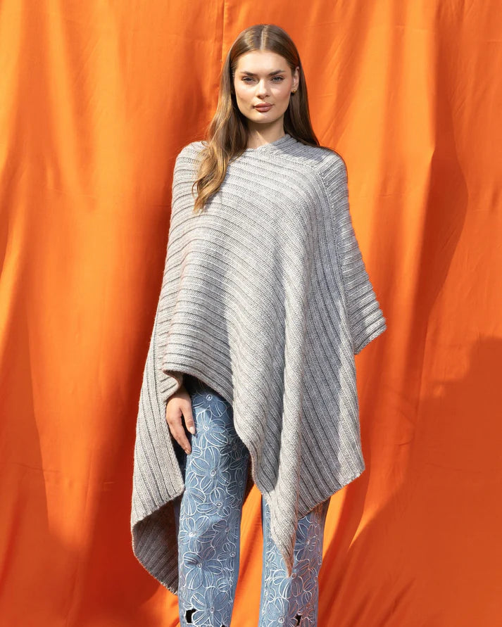 Thea Chandra Poncho