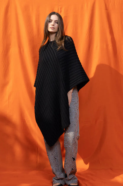 Thea Chandra Poncho