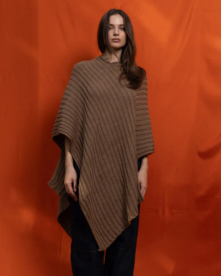 Thea Chandra Poncho