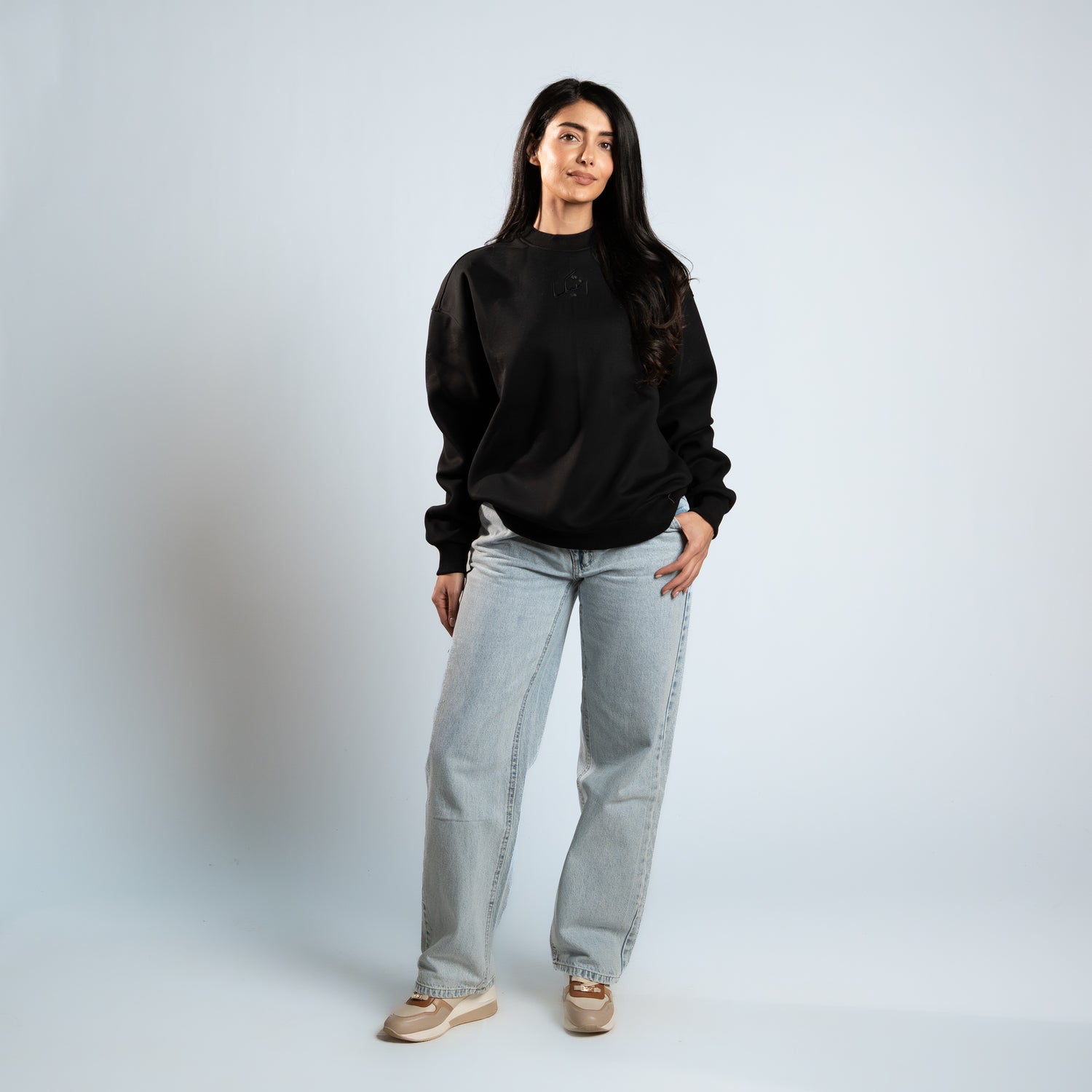 Antikka Crewneck