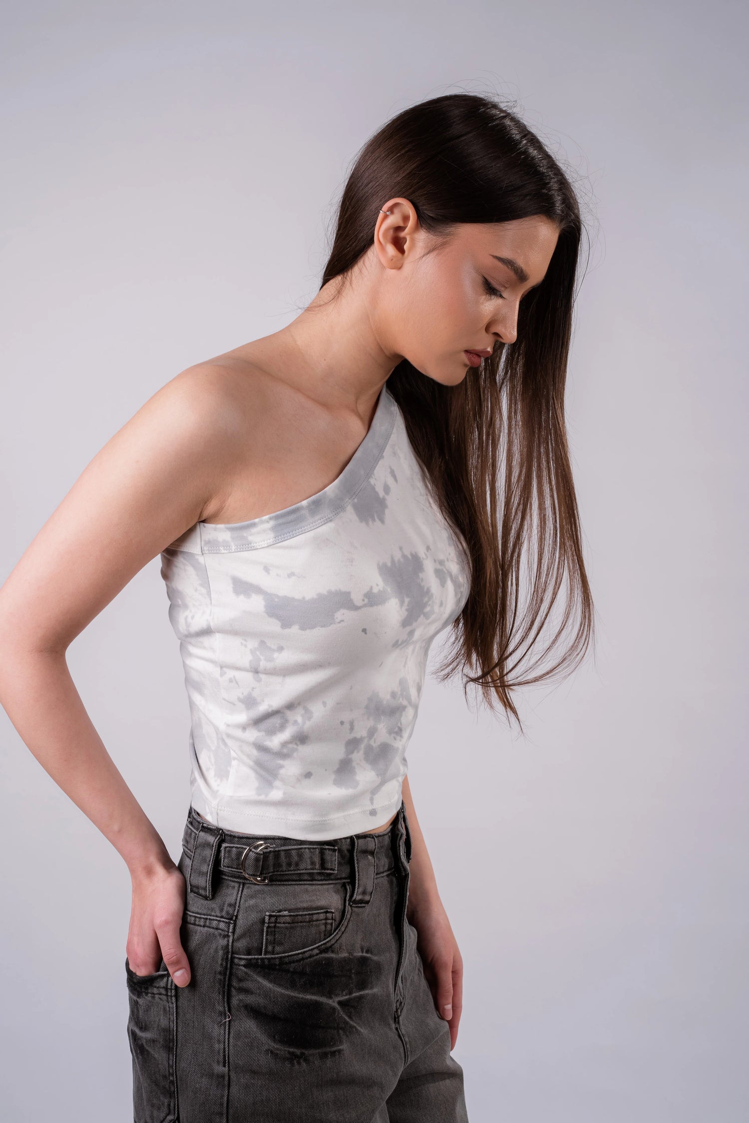 kntd W Tie Dye One Shoulder top 2560